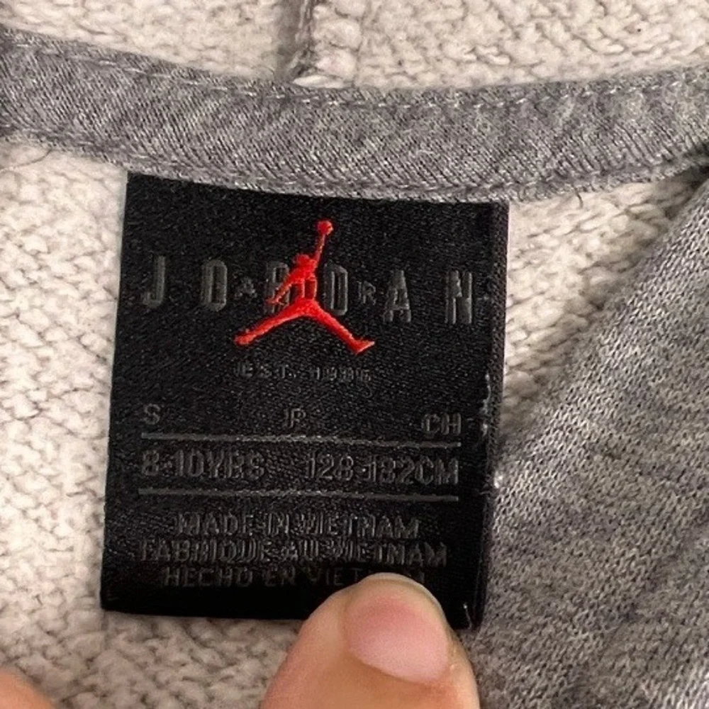 Nike Air Jordan Kids Gray & White Sporty Hooded Sweatshirt Boys Size Small‎
